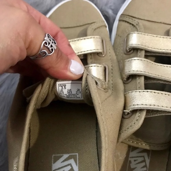 Vans - Picture 6 of 7